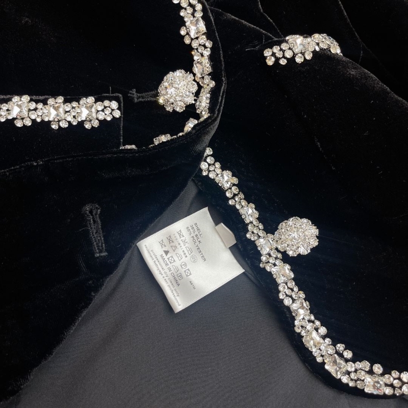 Ce1i*e outwears